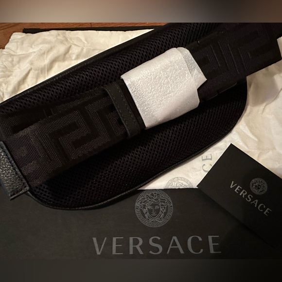 VERSACE Grained Calfskin Vanitas Medea Belt Bag Black (UNISEX) - Picture 11 of 16